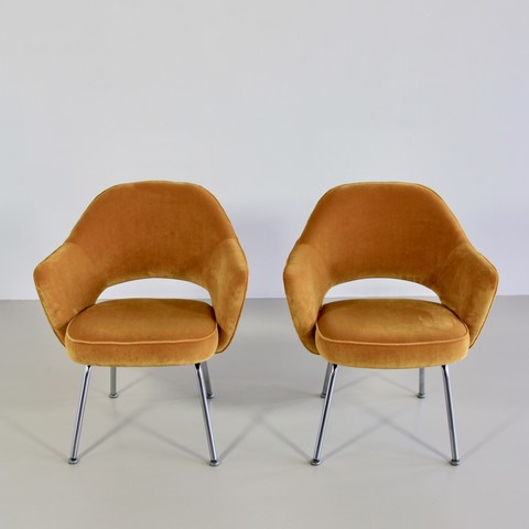 Pair of Eero SAARINEN Conference Chairs, Knoll International Pair of Eero SAARINEN Conference Chairs, Knoll International