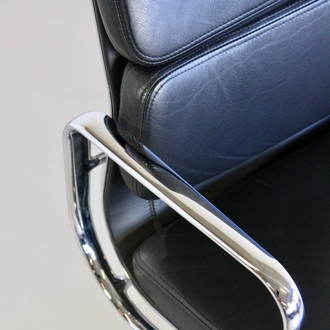 Set of 4 Charles and Ray EAMES Soft Pad Chairs Set of 4 Charles and Ray EAMES Soft Pad Chairs