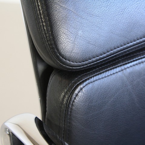 Set of 4 Charles and Ray EAMES Soft Pad Chairs Set of 4 Charles and Ray EAMES Soft Pad Chairs