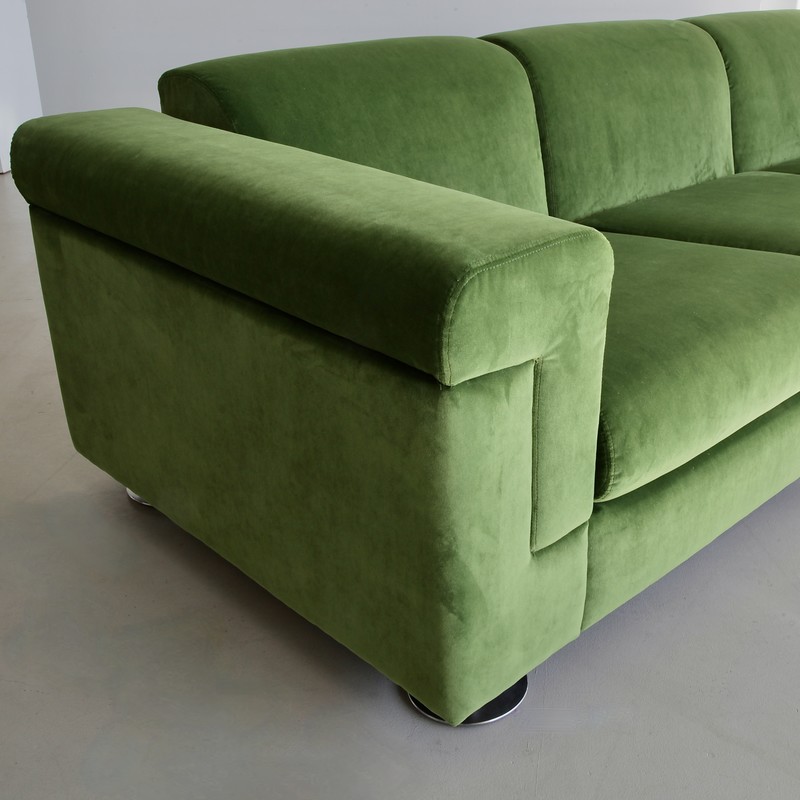 Large green Sofa D120 by Valeria BORSANI and Alfredo BONETTI, TECNO 1966