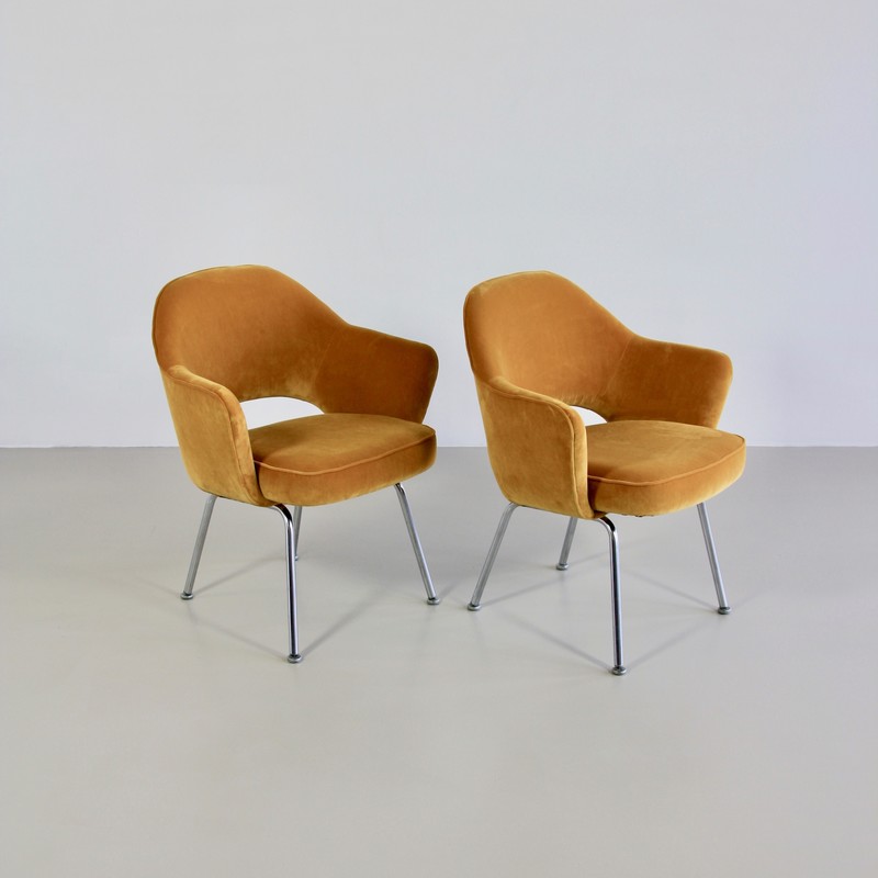 Pair of Eero SAARINEN Conference Chairs, Knoll International