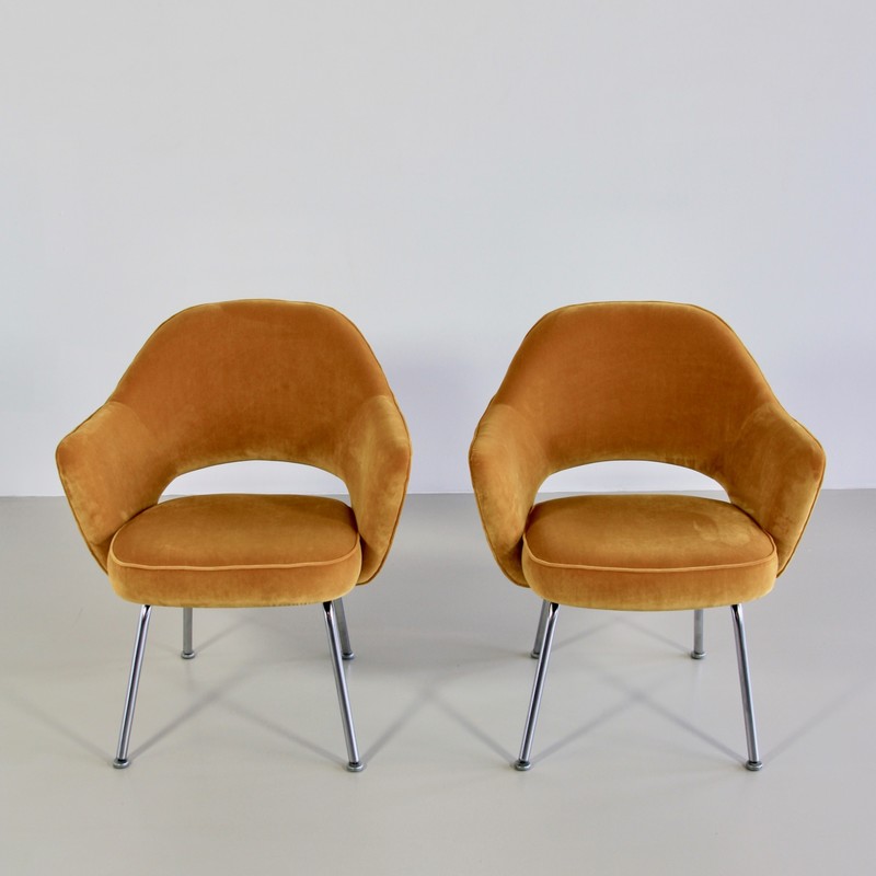 Pair of Eero SAARINEN Conference Chairs, Knoll International