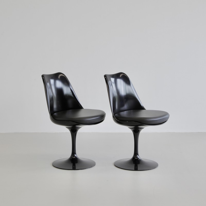 PAIR of Eero SAARINEN revolving Tulip Chairs, Knoll International