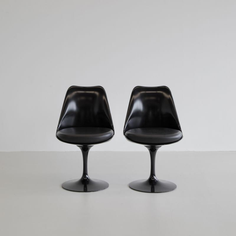 PAIR of Eero SAARINEN revolving Tulip Chairs, Knoll International