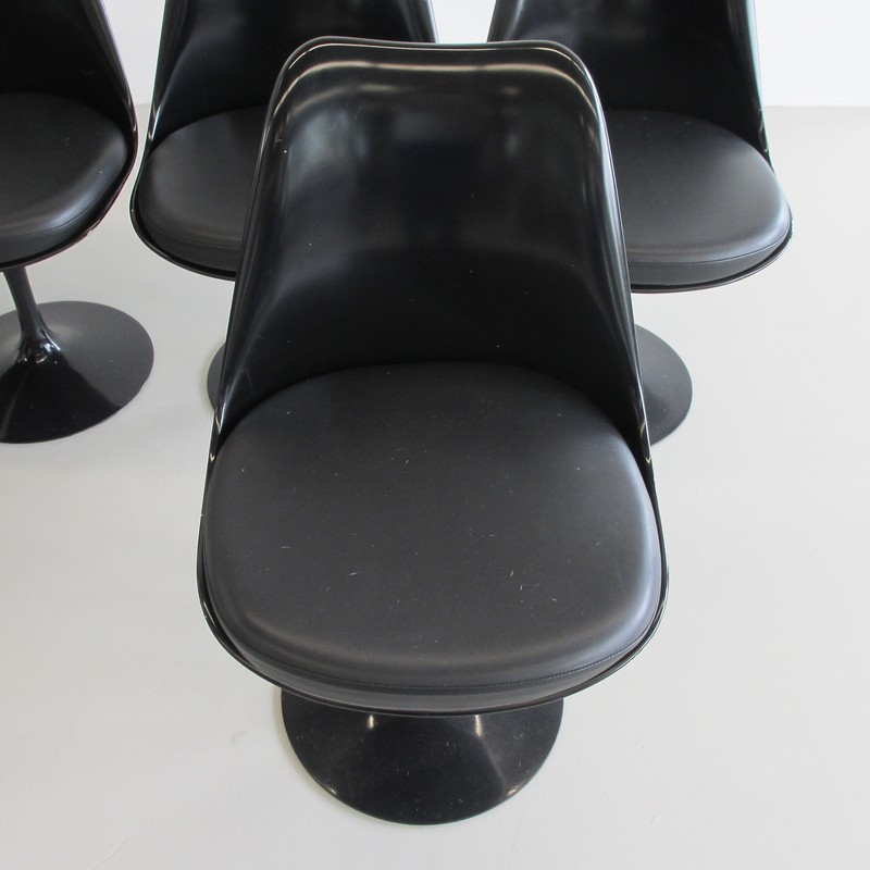 PAIR of Eero SAARINEN revolving Tulip Chairs, Knoll International