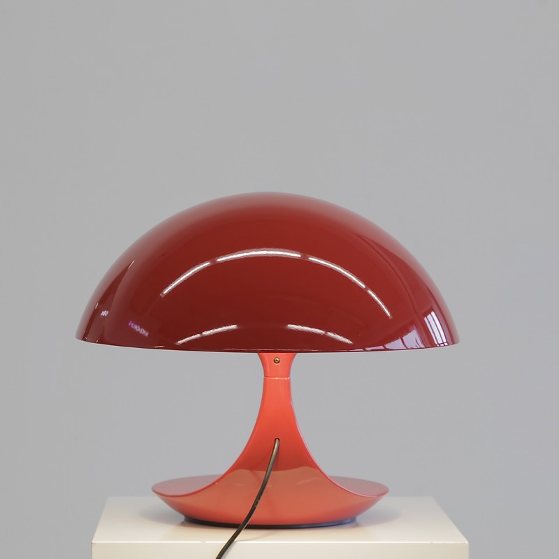 Red COBRA table lamp designed by Elio MARTINELLI