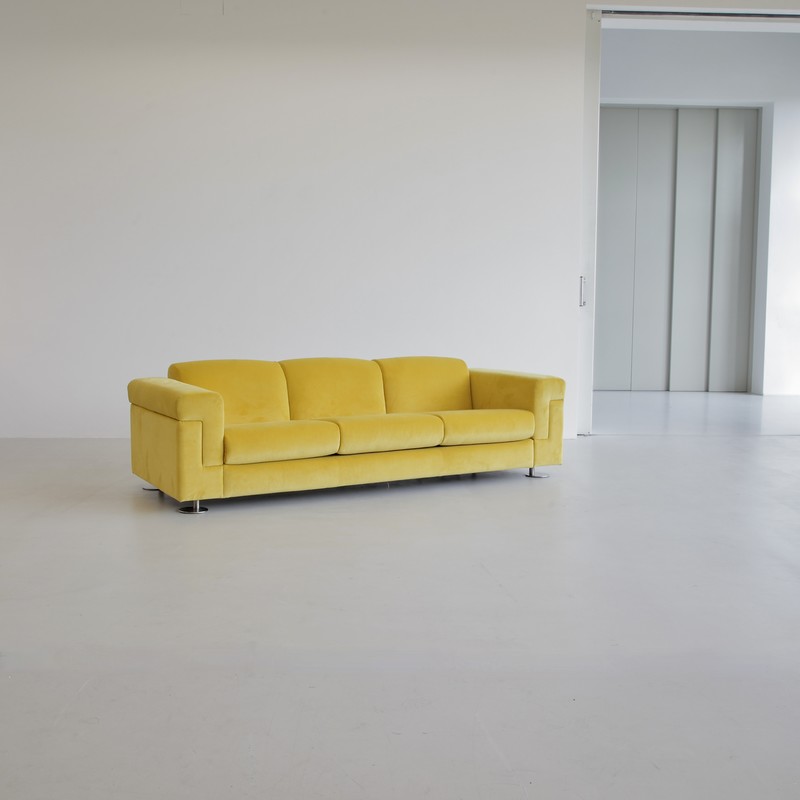 Three SEat SOfa by Valeria BORSANI and Alfredo Bonetti, TECNO 1966- spaceandchrome.com