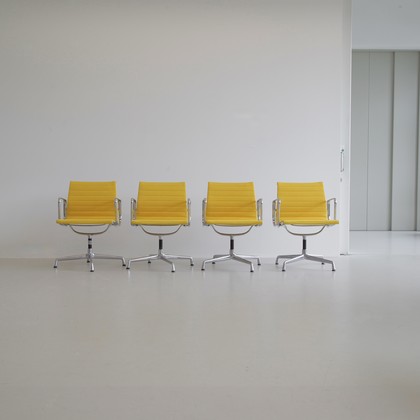 SET of 4 Charles & Ray EAMES Aluminium Office Chairs (108)