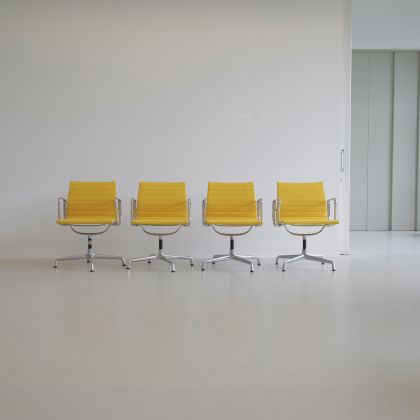 SET of 4 Charles & Ray EAMES Vintage Aluminium Office Chairs  (EA108)