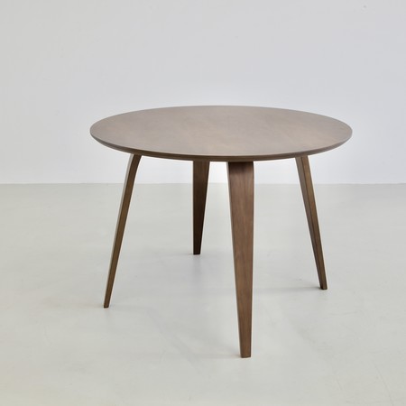 CHERNER Round Table in classic Walnut